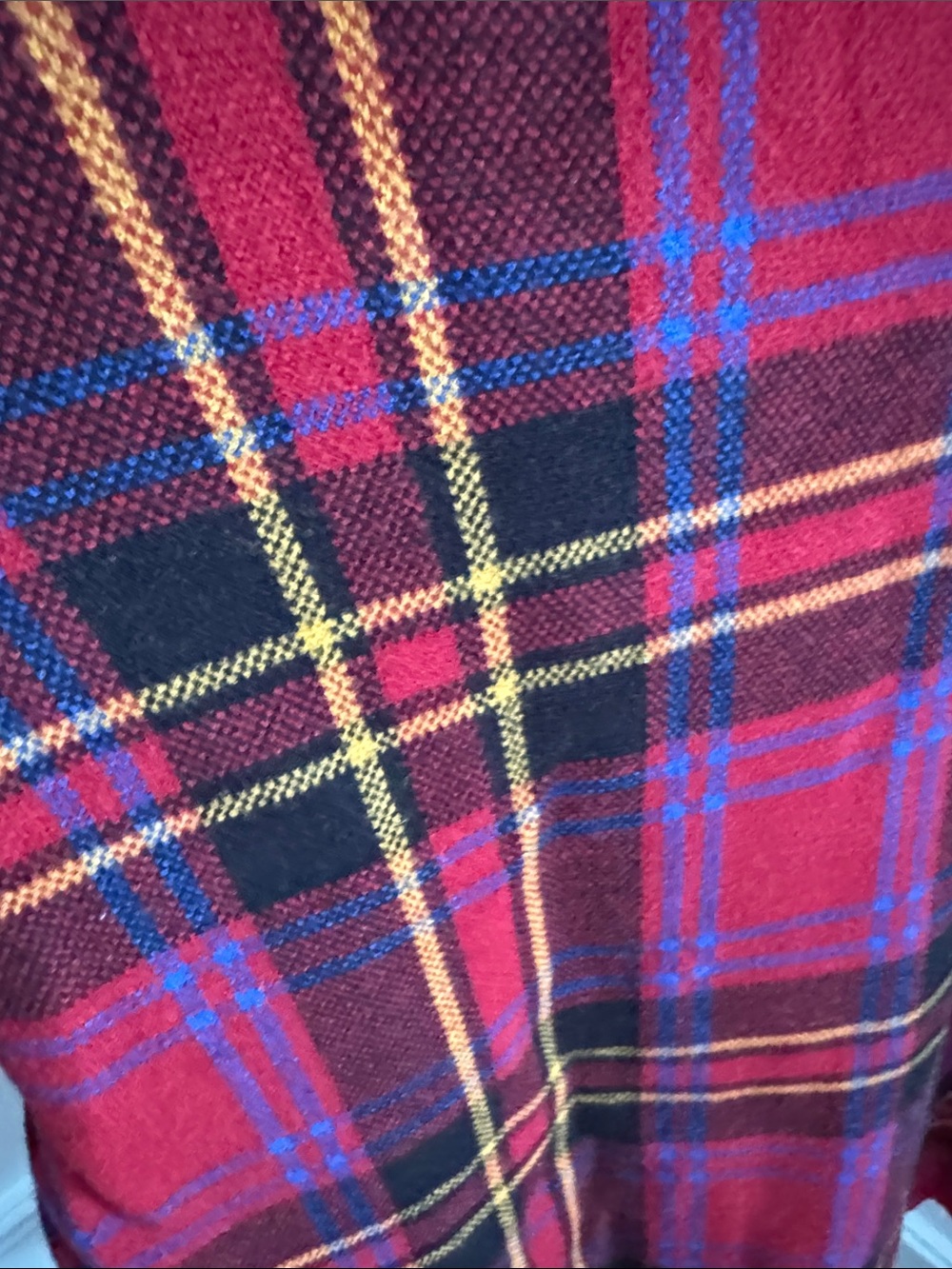 Tahari Women’s Red Plaid Turtleneck Sweater - Cozy Patterned Knit - Picture 4 of 4